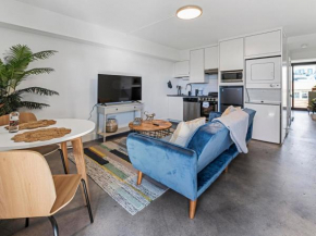 Crafty Studio with King Bed, City Walkable!